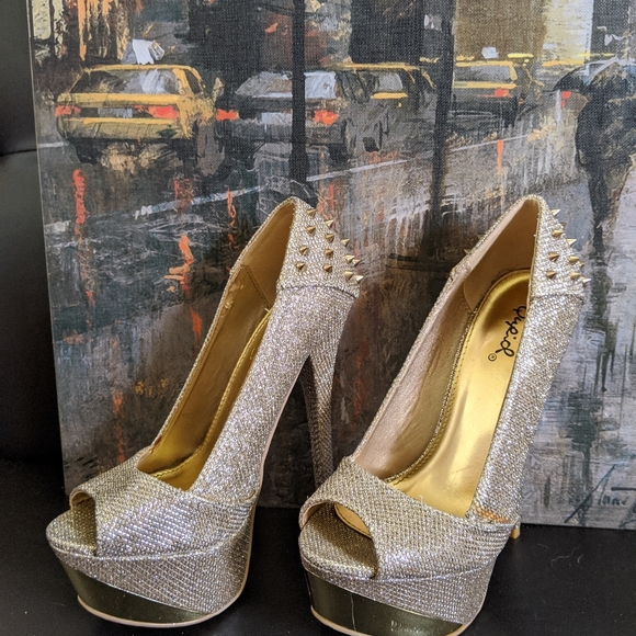 Spiked Stilettos - Picture 2 of 9